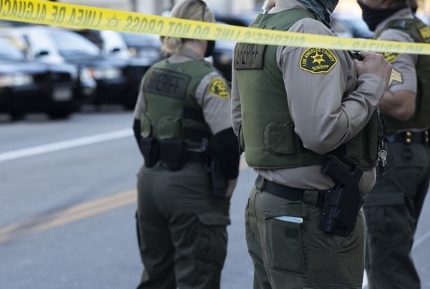 Шестима души бяха застреляни в Калифорния Сред жертвите са 17 годишна
